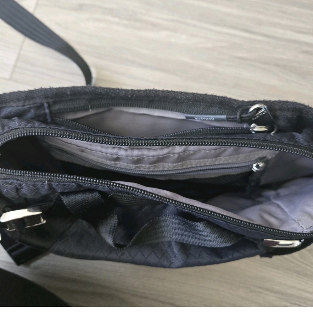 Athleta Excursion Crossbody Waist Ripstop Belt Bag Black Nylon Lightweight Large - Picture 11 of 11